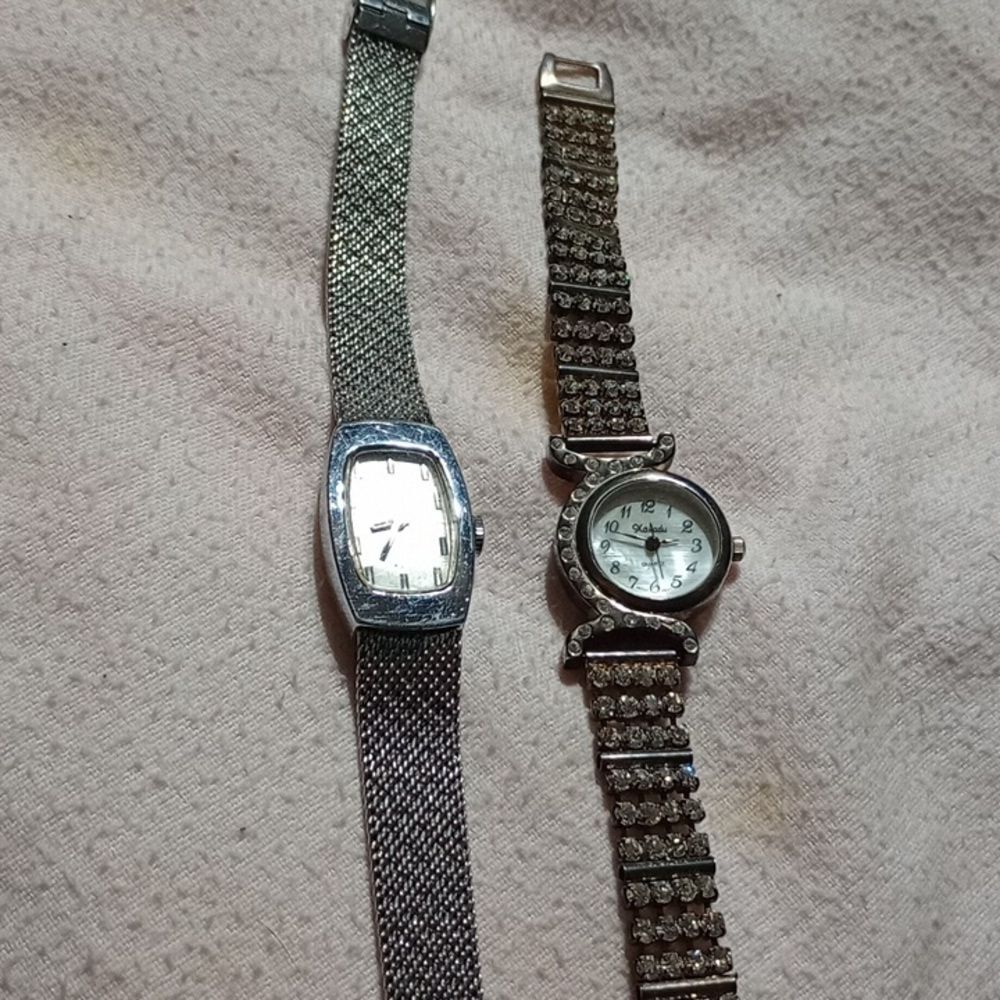 2 ladies wrist watches vintage
